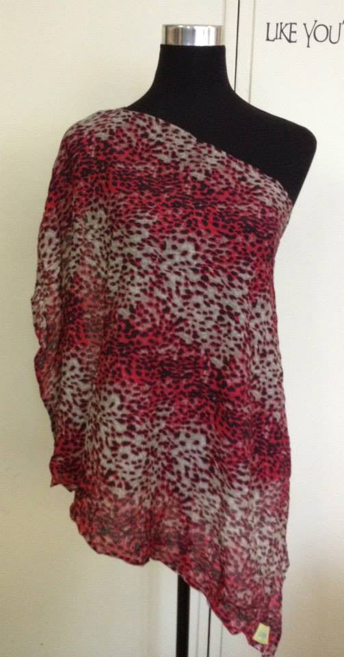 RED LEOPARD Nursing Cover